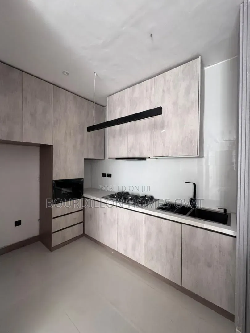 2bdrm Apartment in Lekki Phase 1 for rent