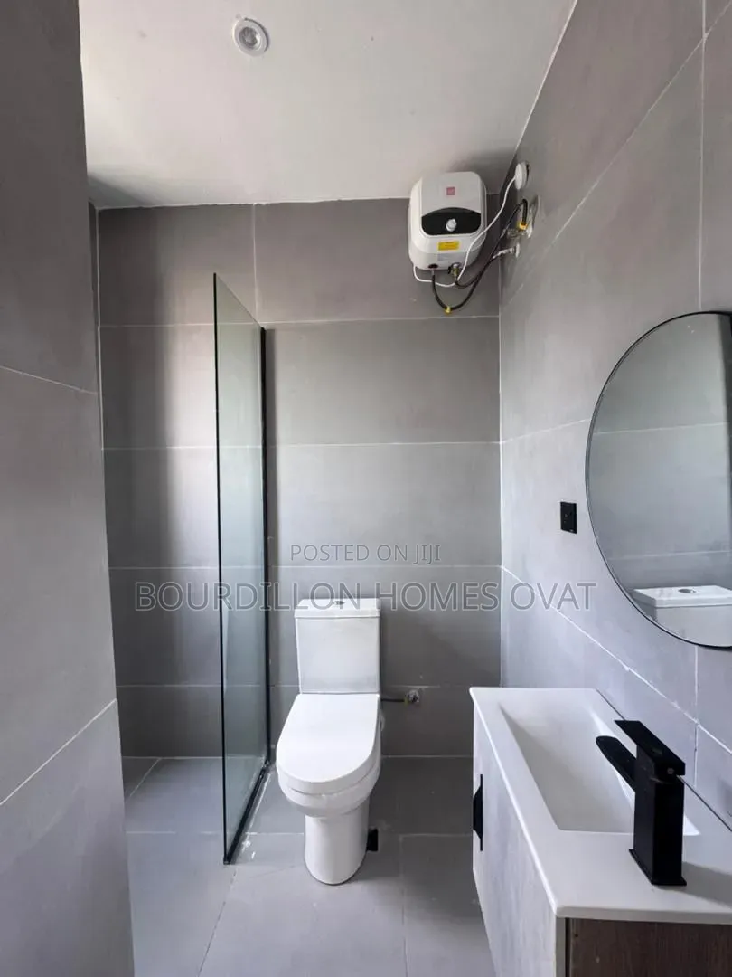 2bdrm Apartment in Lekki Phase 1 for rent