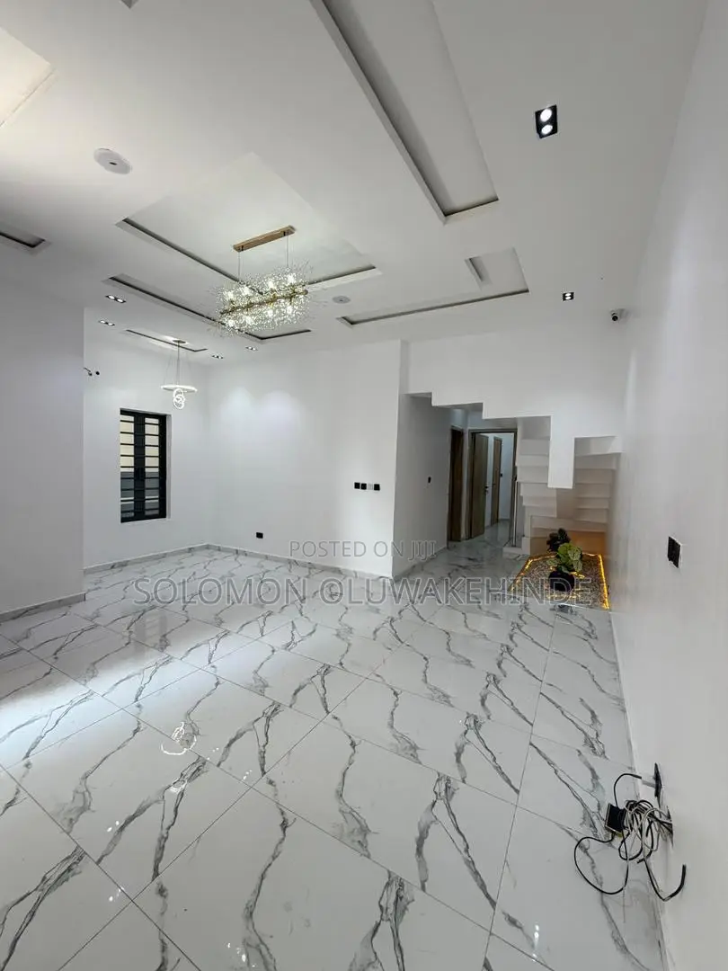 4bdrm Duplex in Orchid, Chevron for sale