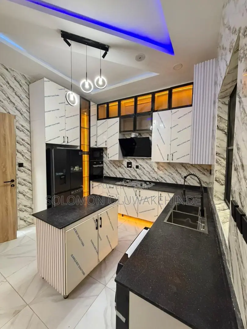 4bdrm Duplex in Orchid, Chevron for sale