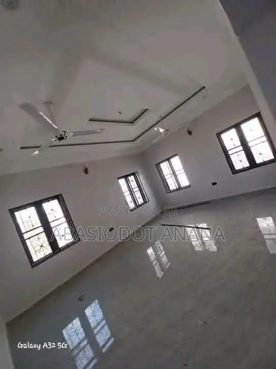 2bdrm Apartment in Ekom Iman, Uyo for rent