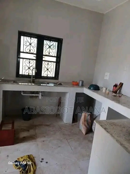 2bdrm Apartment in Ekom Iman, Uyo for rent