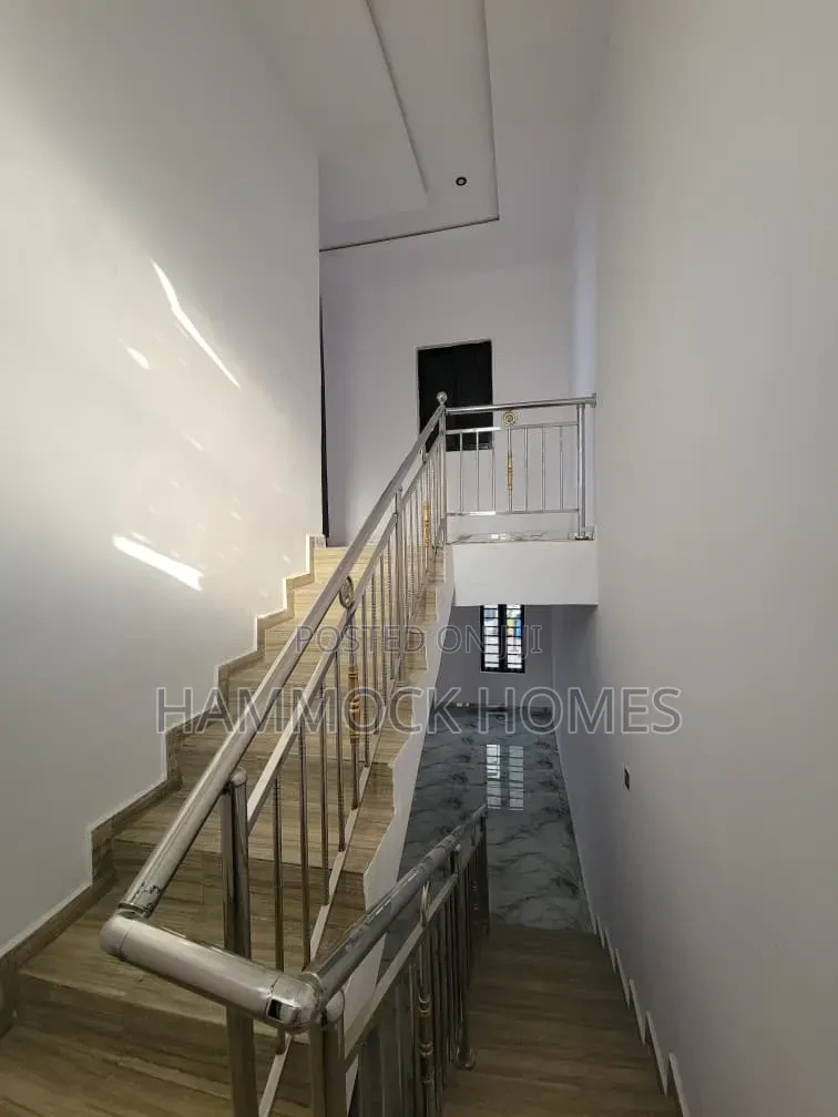 3bdrm Duplex in Kolapo Ishola Gra, Akobo for rent