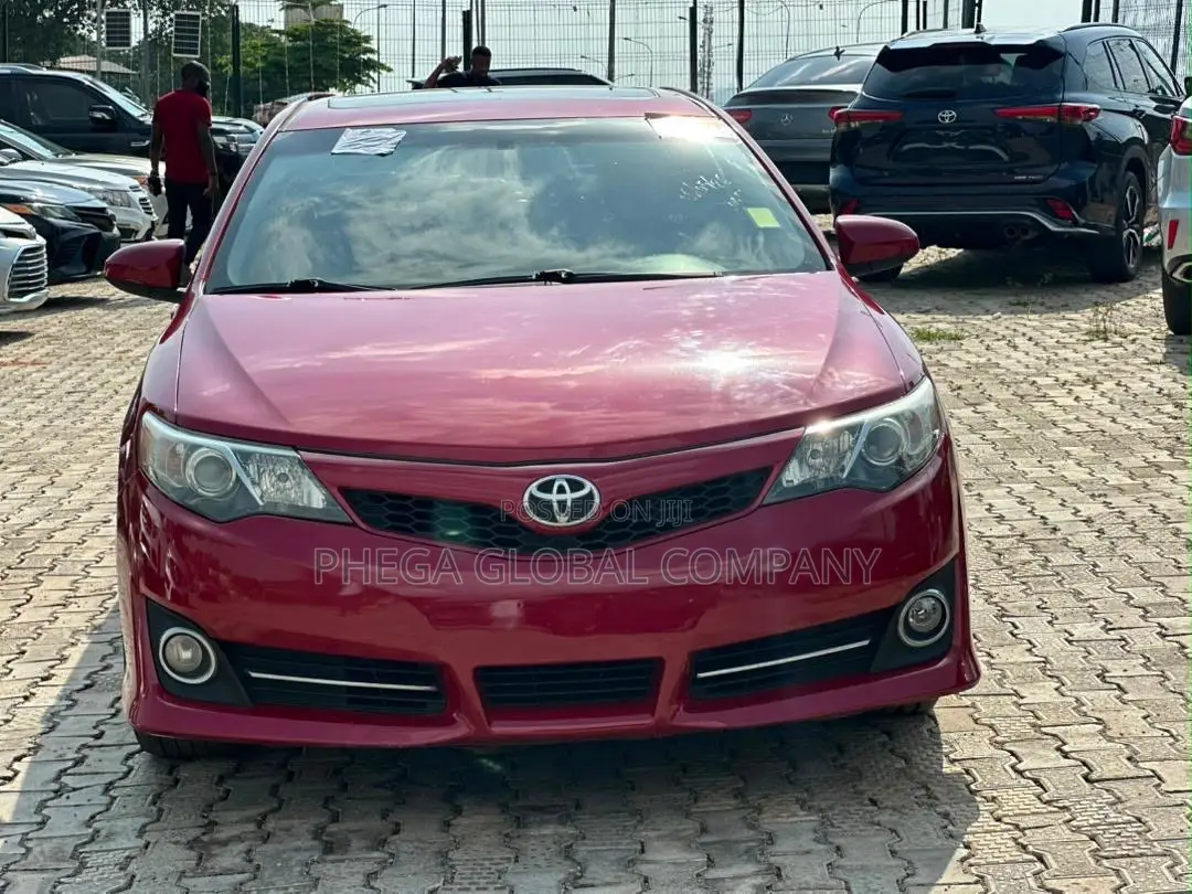 Toyota Camry SE 4dr Sedan (2.5L 4cyl 6A) 2013 Red