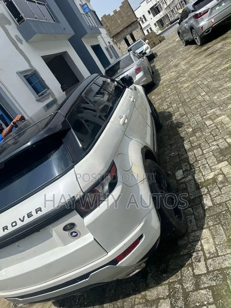 Land Rover Range Rover Evoque Prestige 4x4 (2.0L 4cyl 9A) 2014 White