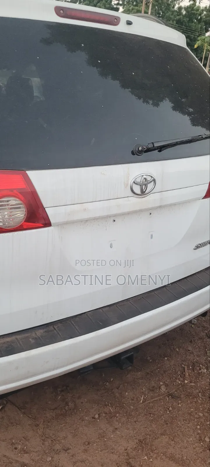 Toyota Sienna 2005 White