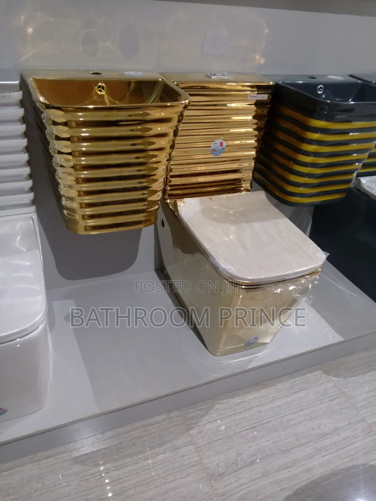 Executive Gold Line Water Closet With Wall Hung Basin