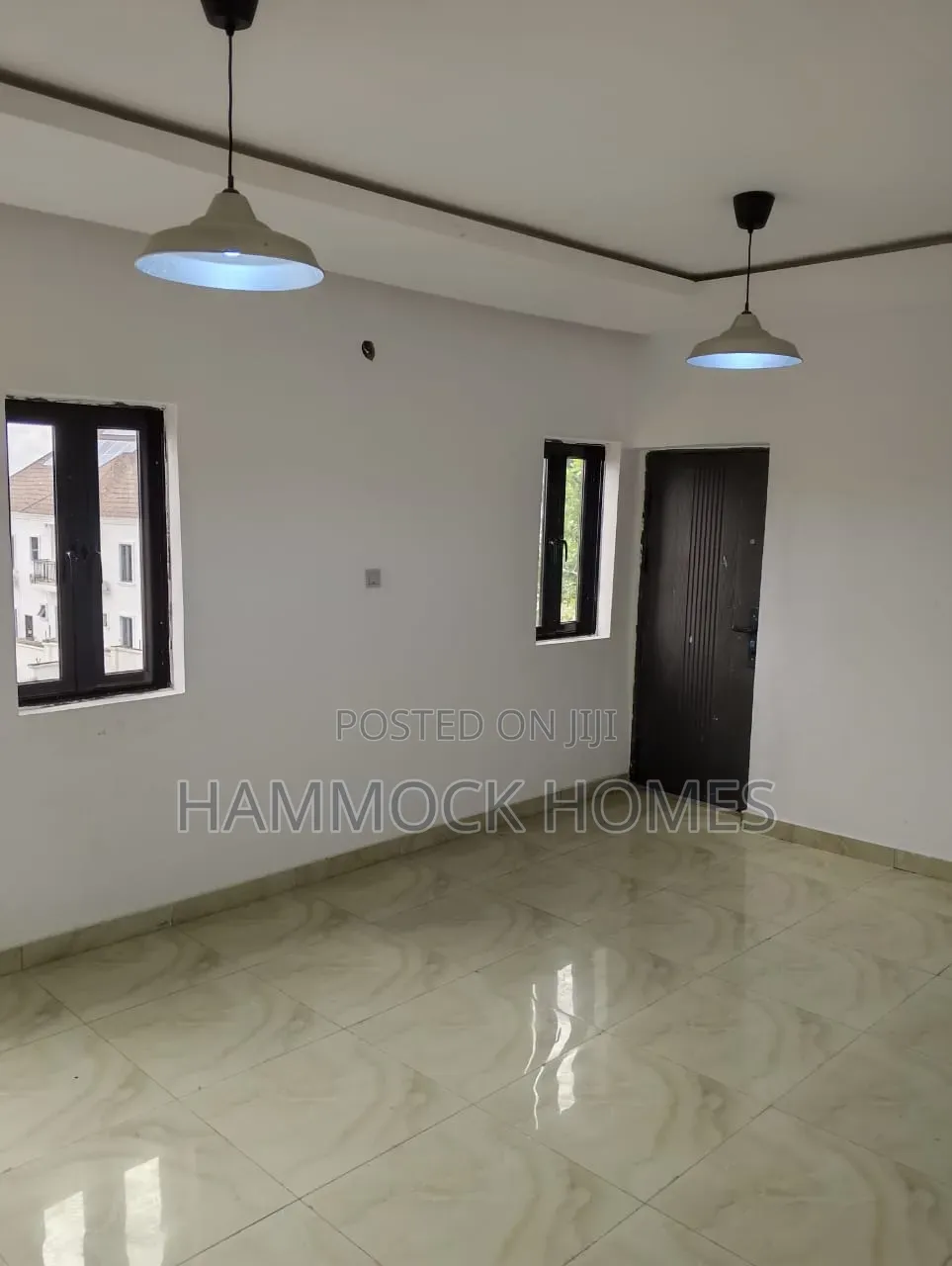 5bdrm Duplex in Alalubosa for sale