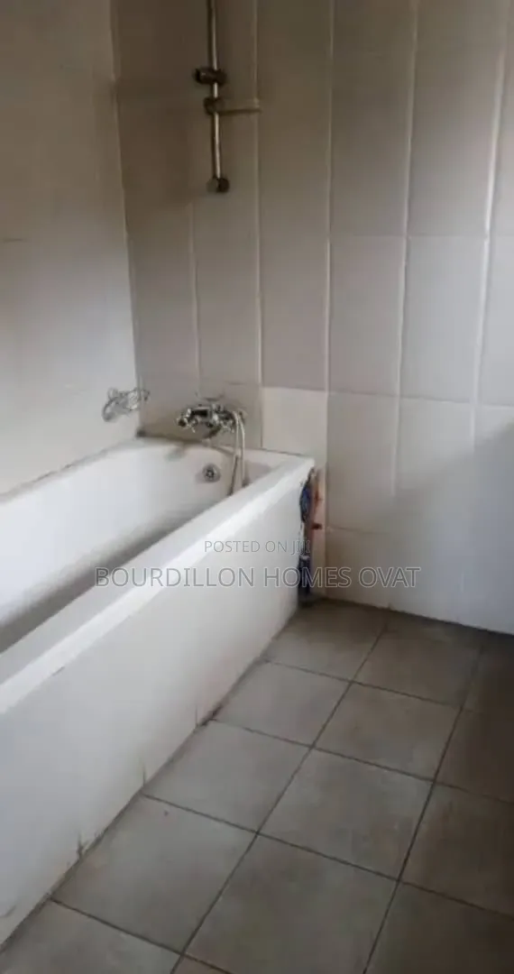 3bdrm Apartment in Lekki Phase 1 for rent