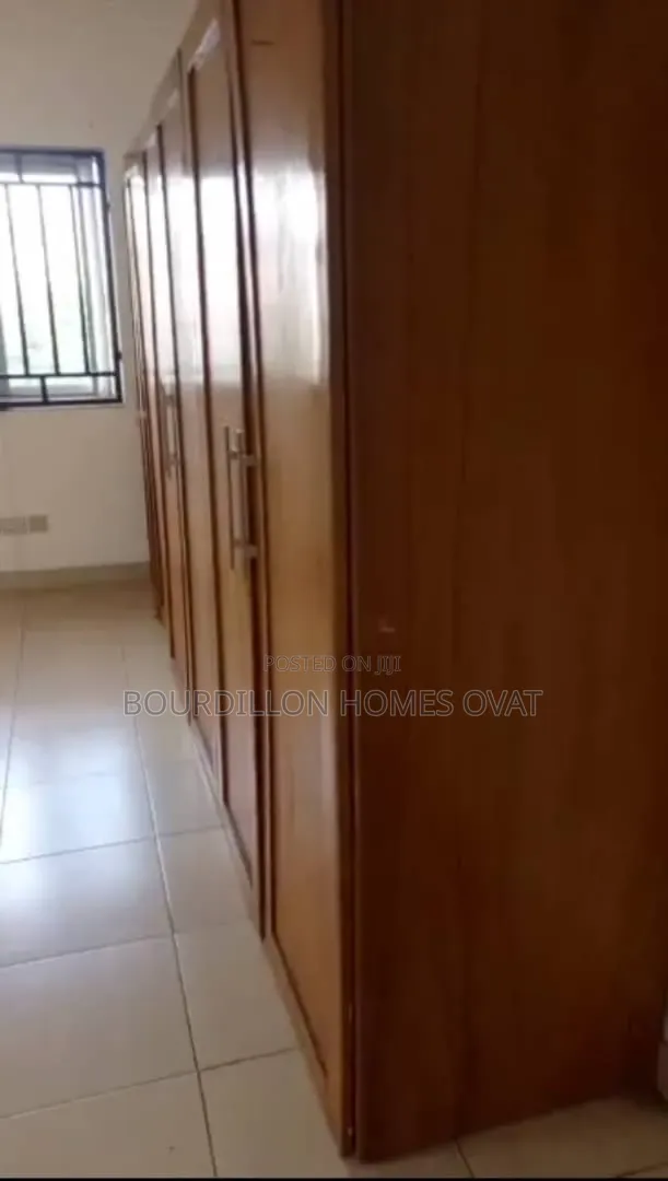 3bdrm Apartment in Lekki Phase 1 for rent