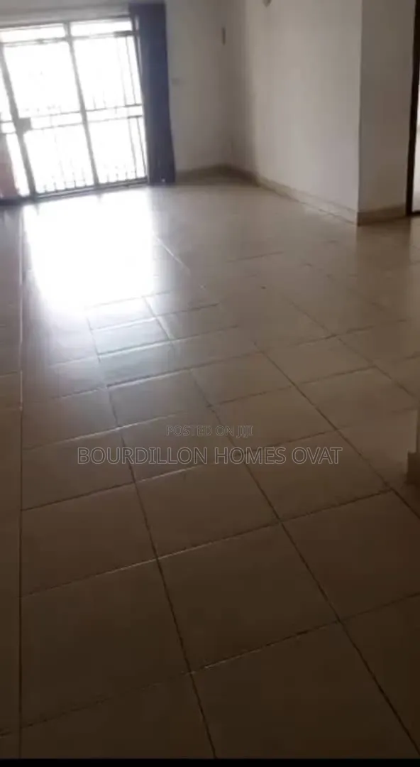 3bdrm Apartment in Lekki Phase 1 for rent