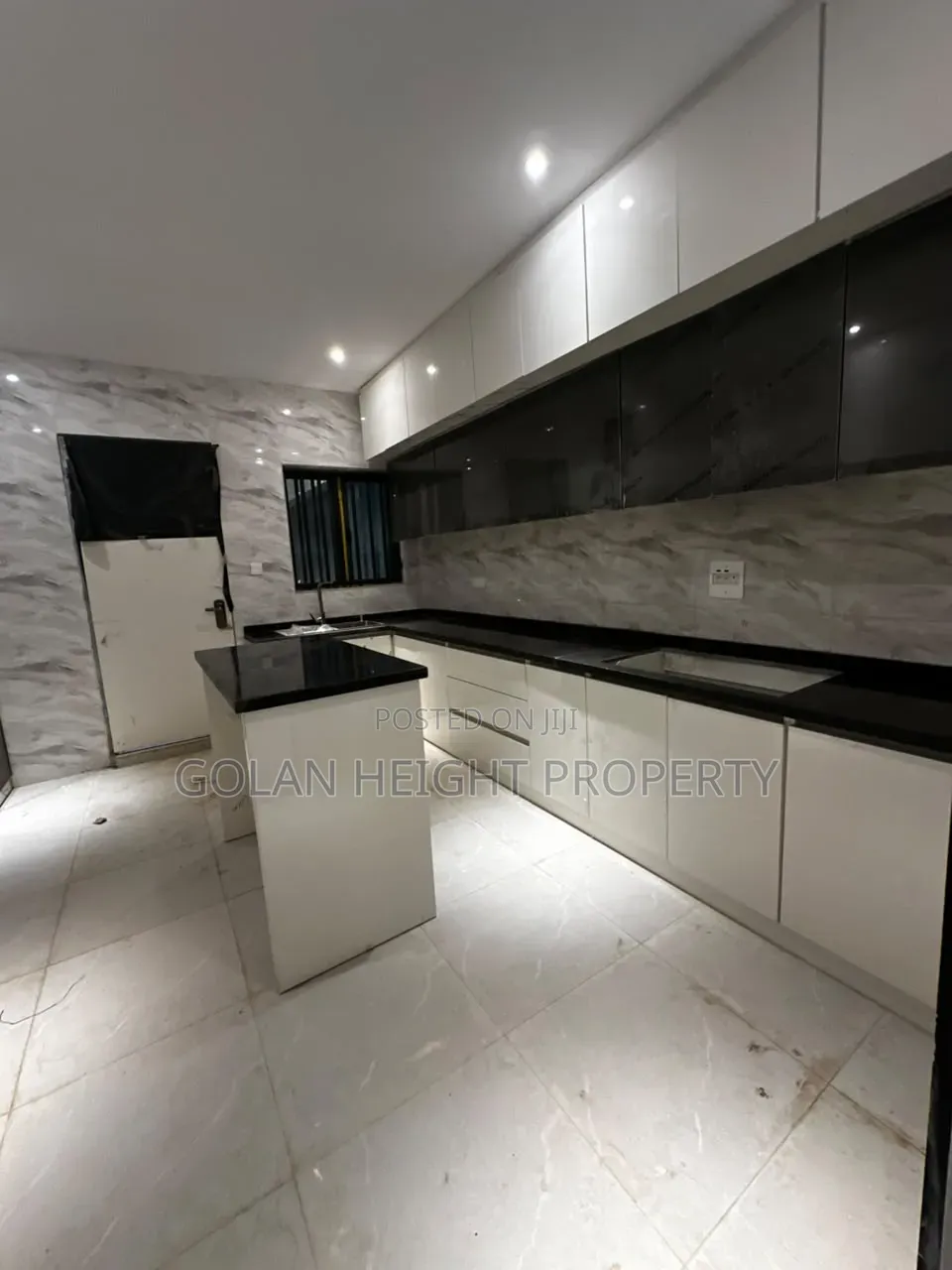4bdrm Townhouse / Terrace in Diplomatic Zone City, Katampe Extension