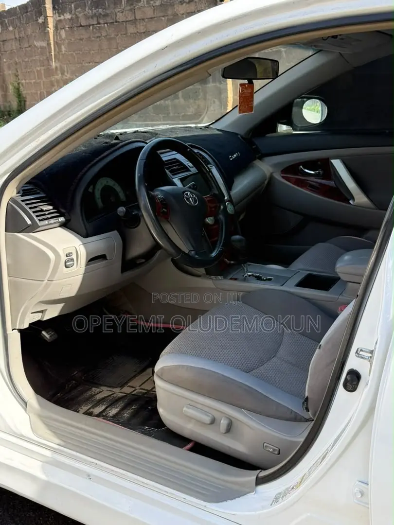 Toyota Camry 2.4 SE 2008 White