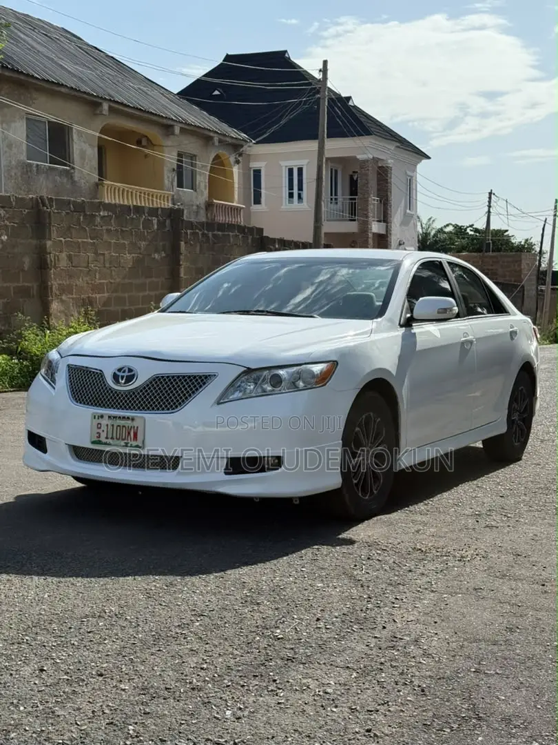 Toyota Camry 2.4 SE 2008 White
