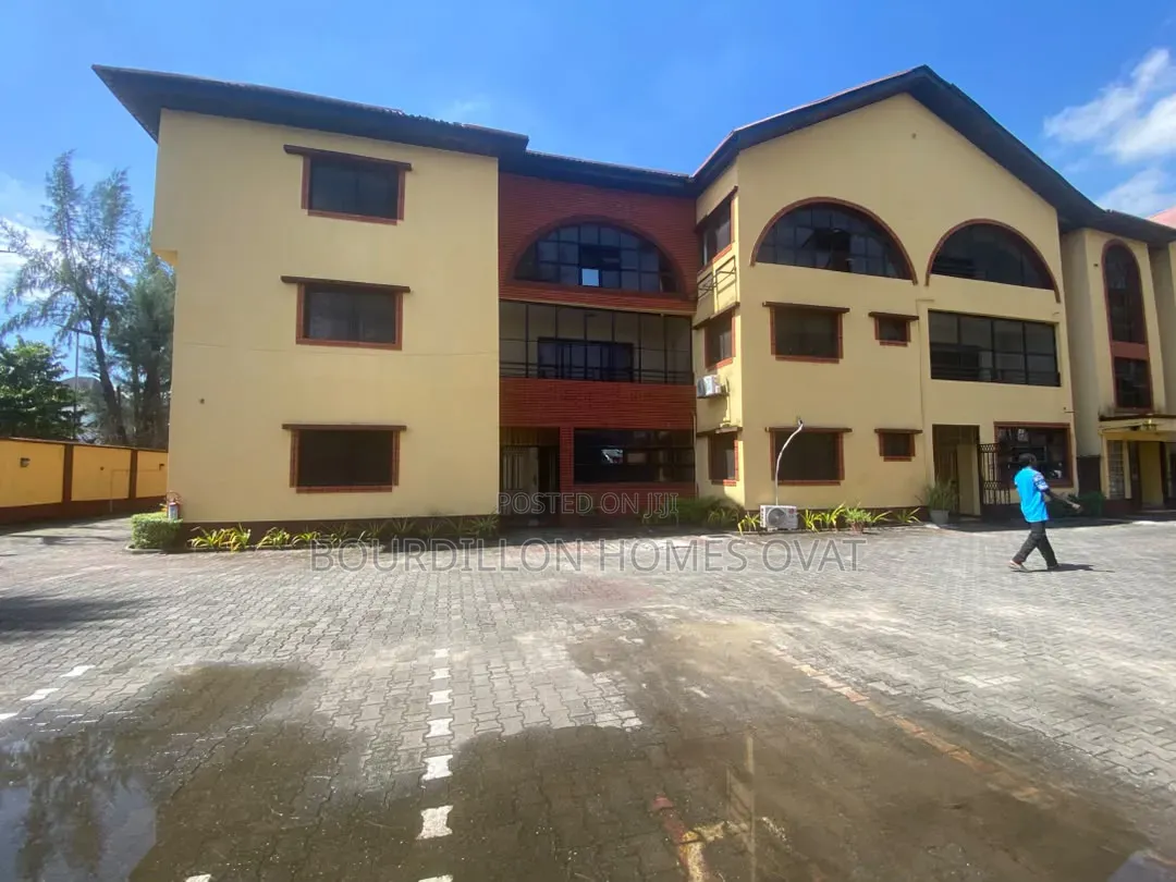 3bdrm Apartment in Lekki Phase 1 for rent