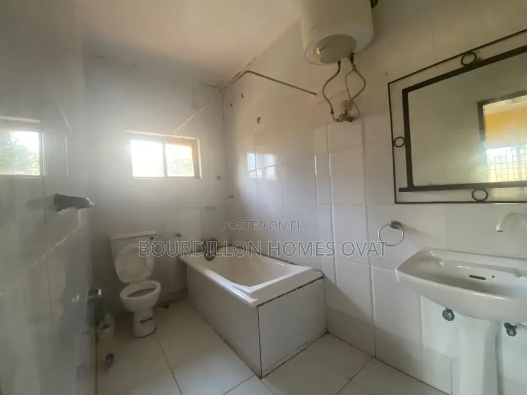 3bdrm Apartment in Lekki Phase 1 for rent