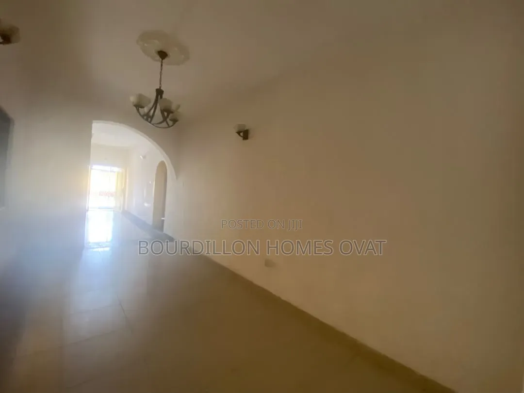 3bdrm Apartment in Lekki Phase 1 for rent