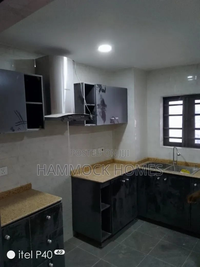 3bdrm Block of Flats in Dejo Oyelese Estate, Old Bodija for rent