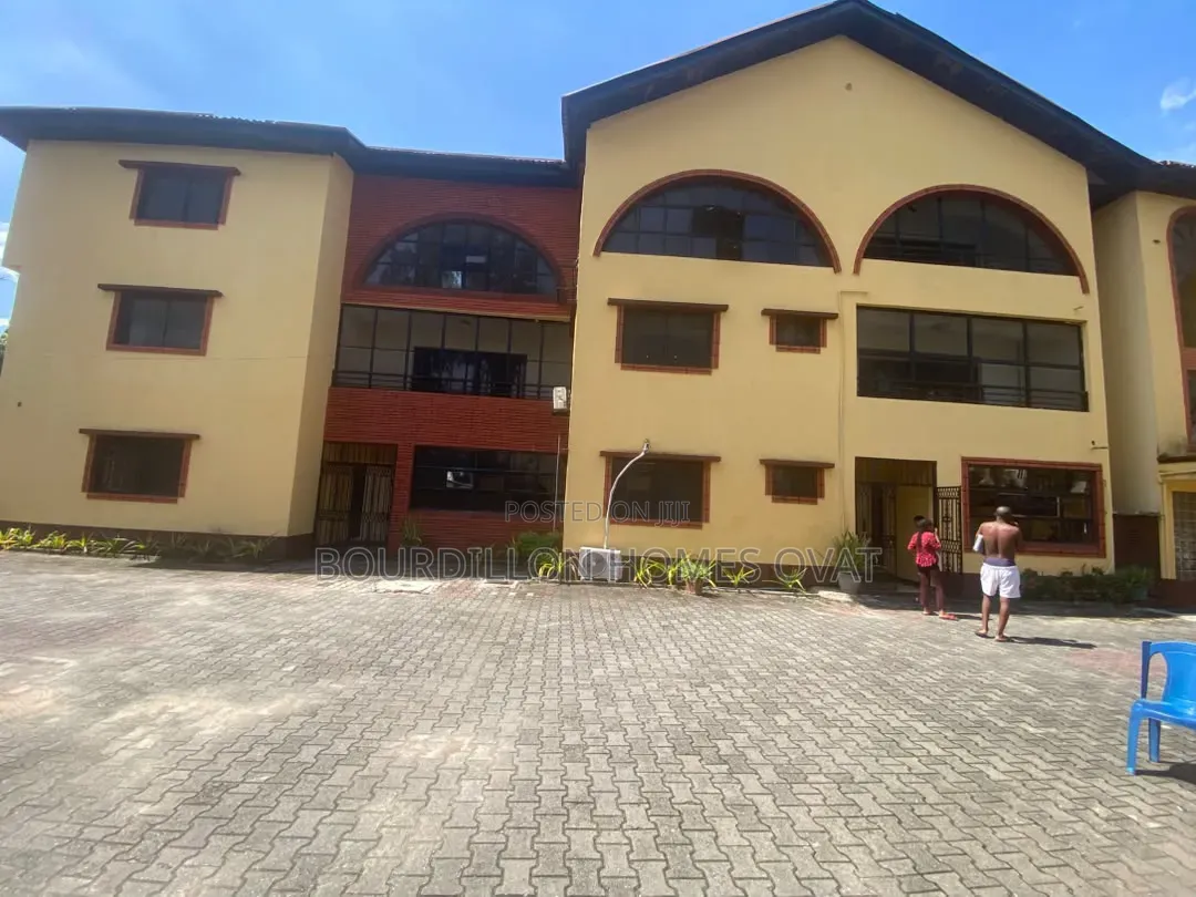 2bdrm Apartment in Lekki Phase 1 for rent