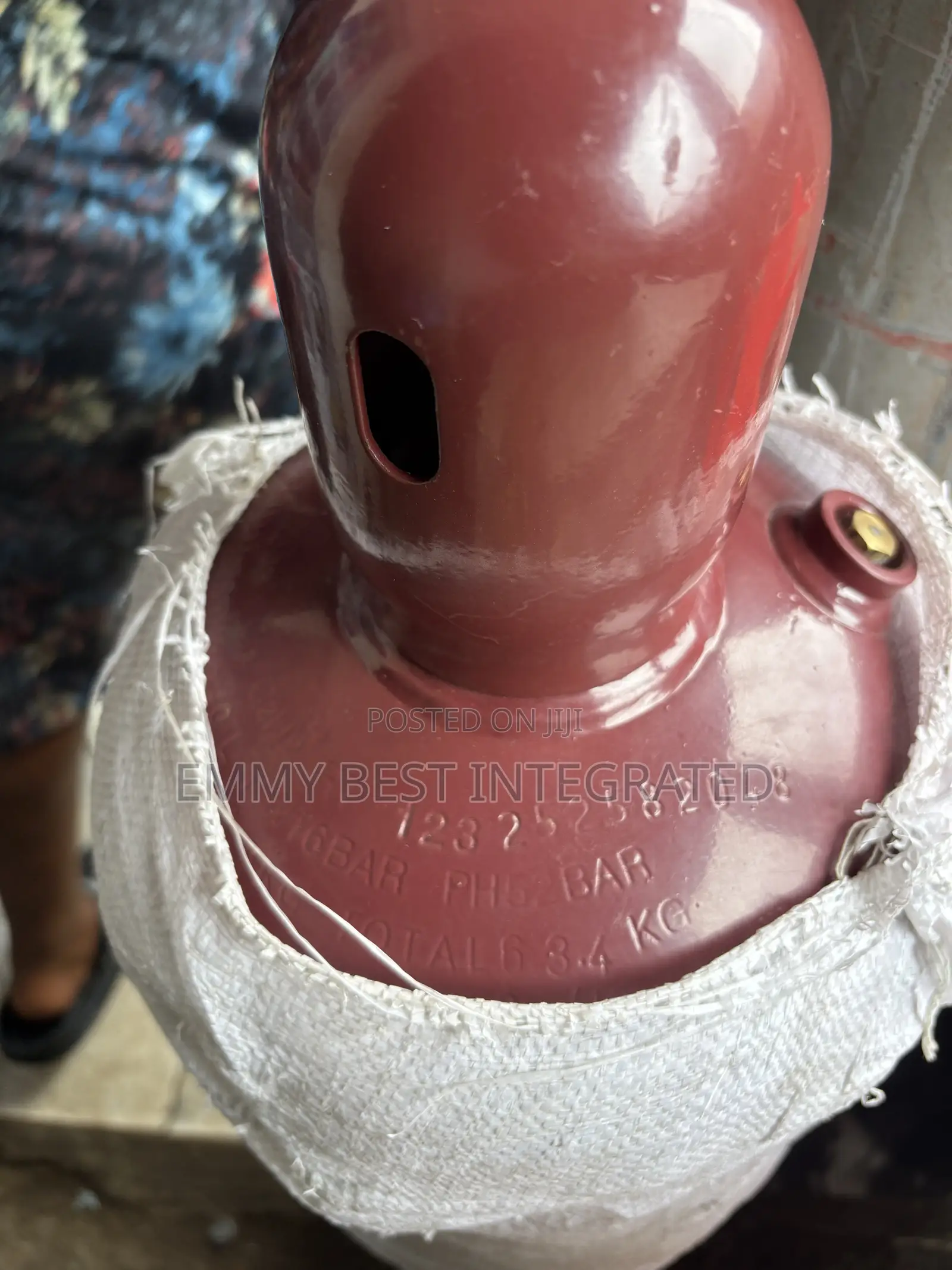 Acetylene (C2h2).