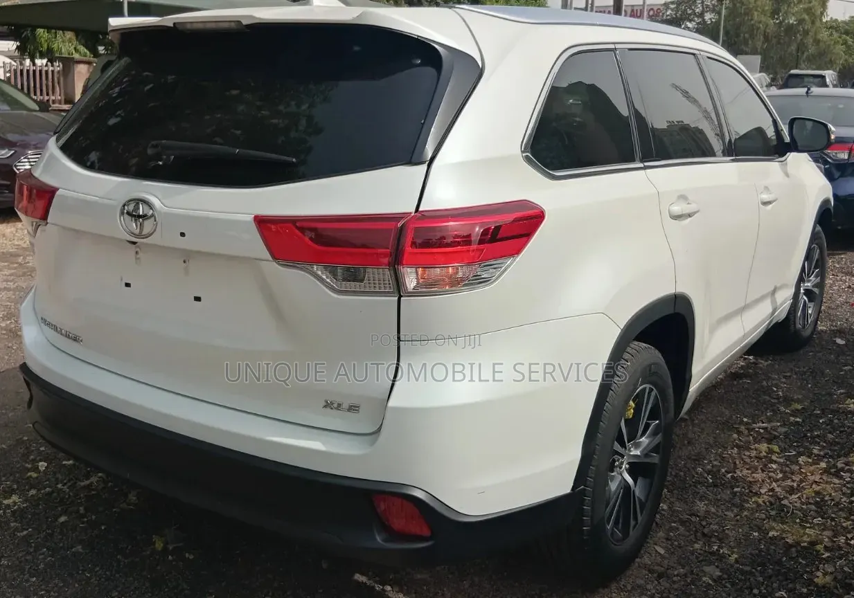 Toyota Highlander XLE V6 4x4 (3.5L 6cyl 6A) 2016 Off white