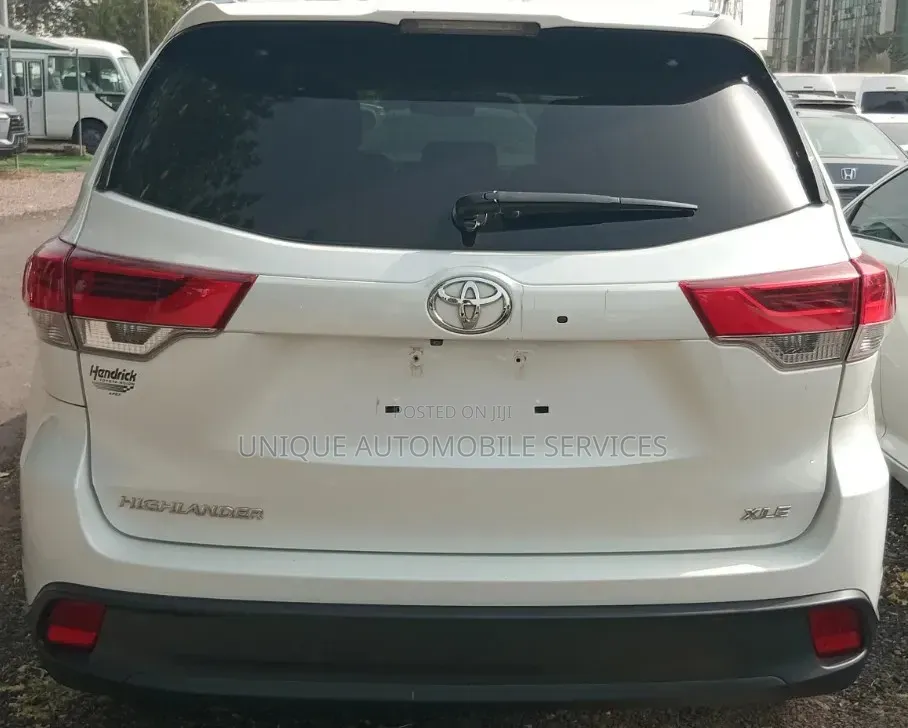 Toyota Highlander XLE V6 4x4 (3.5L 6cyl 6A) 2016 Off white