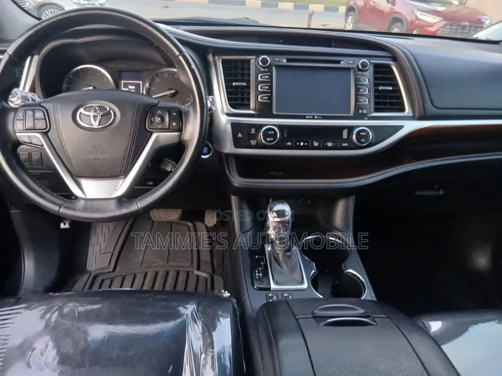 Toyota Highlander XLE 4dr SUV AWD (3.5L 6cyl 6A) 2015 Black