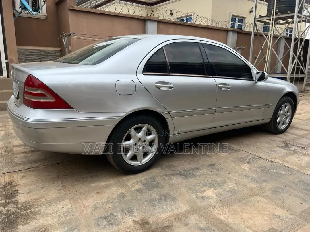 Mercedes-Benz C240 2004