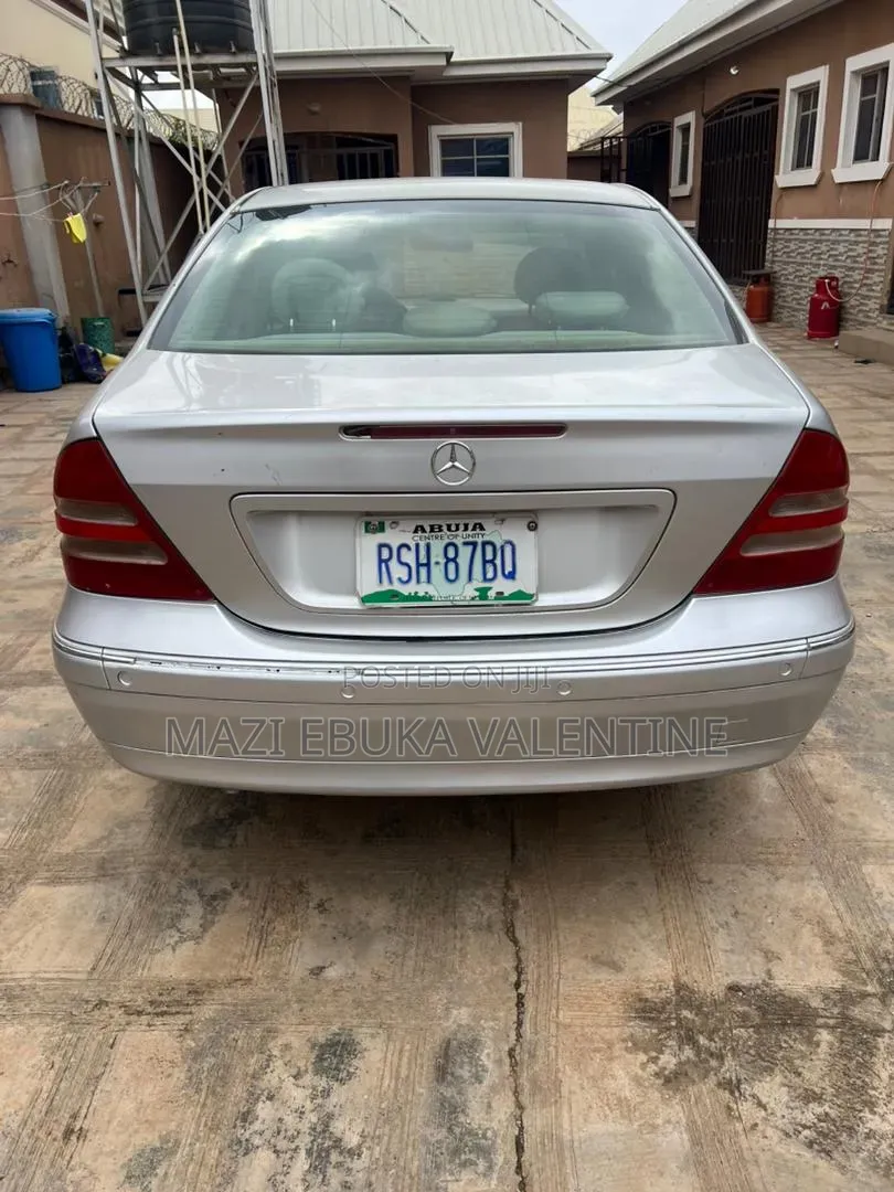 Mercedes-Benz C240 2004