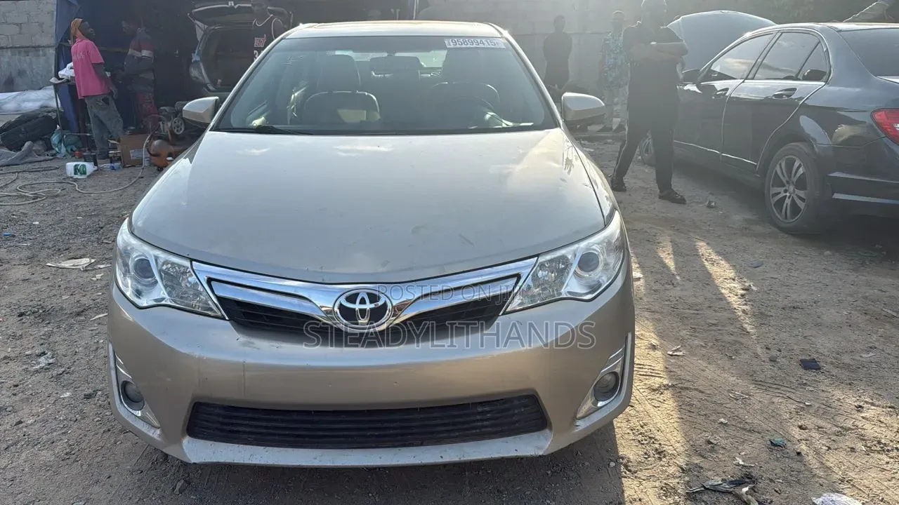 Toyota Camry LE 4dr Sedan (2.5L 4cyl 6A) 2013 Gray