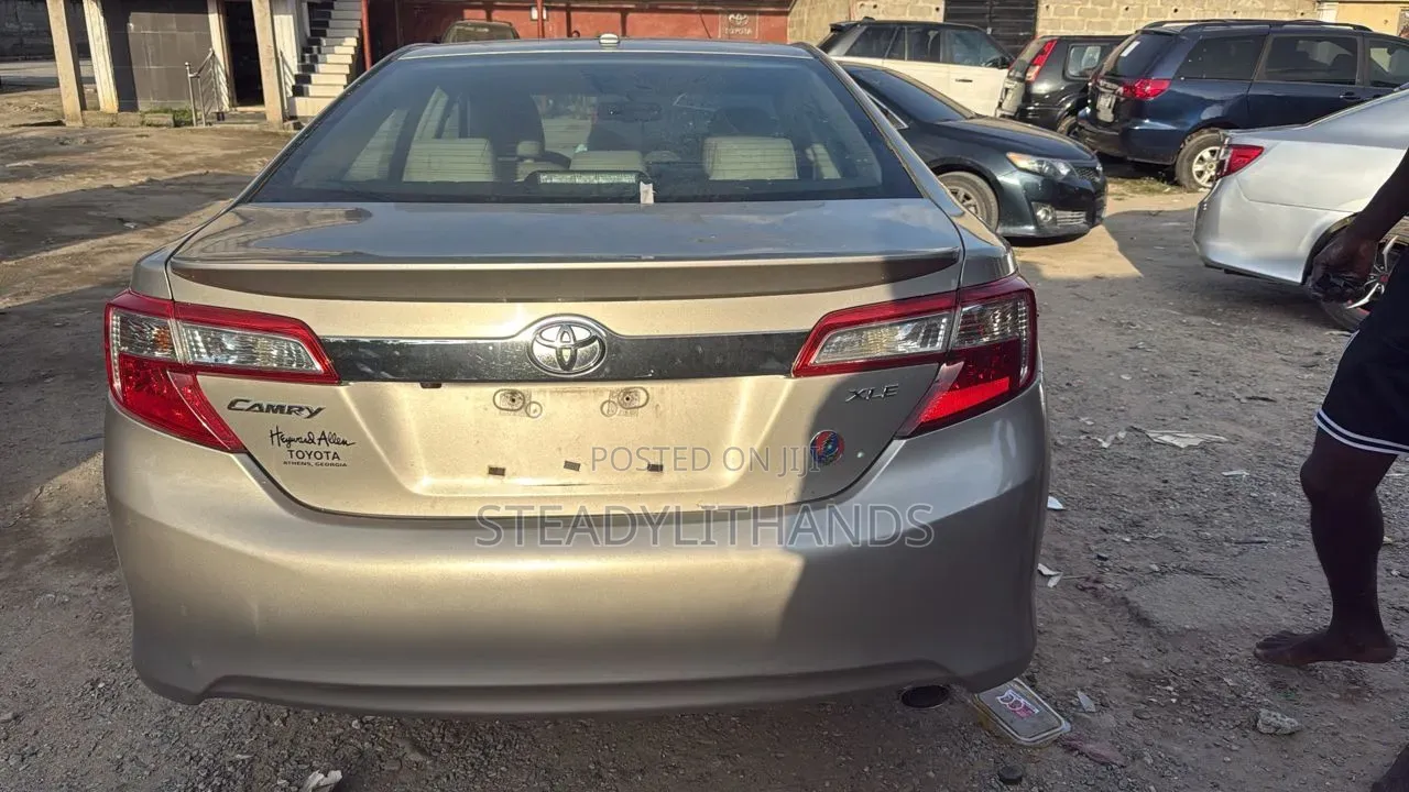 Toyota Camry LE 4dr Sedan (2.5L 4cyl 6A) 2013 Gray