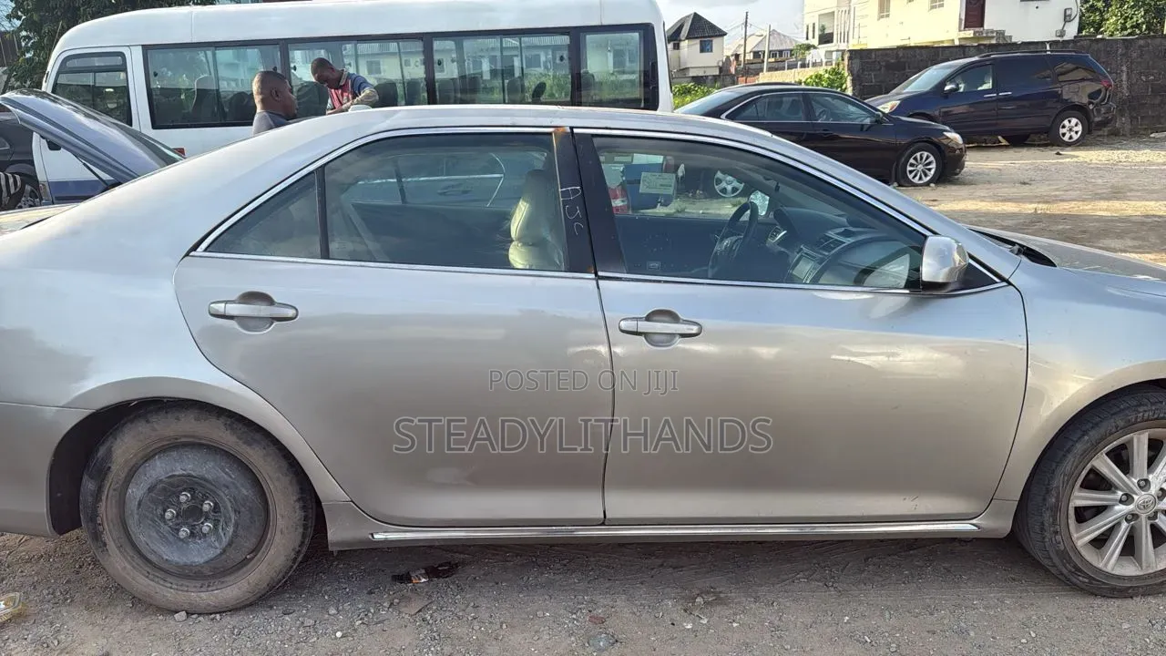 Toyota Camry LE 4dr Sedan (2.5L 4cyl 6A) 2013 Gray