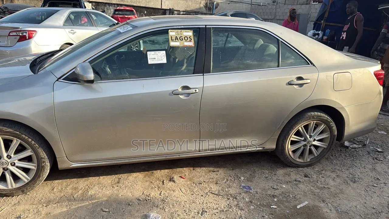 Toyota Camry LE 4dr Sedan (2.5L 4cyl 6A) 2013 Gray