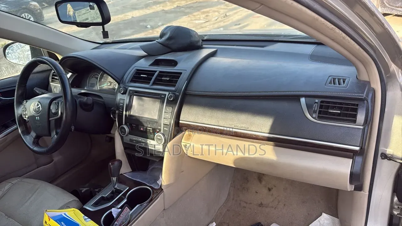 Toyota Camry LE 4dr Sedan (2.5L 4cyl 6A) 2013 Gray