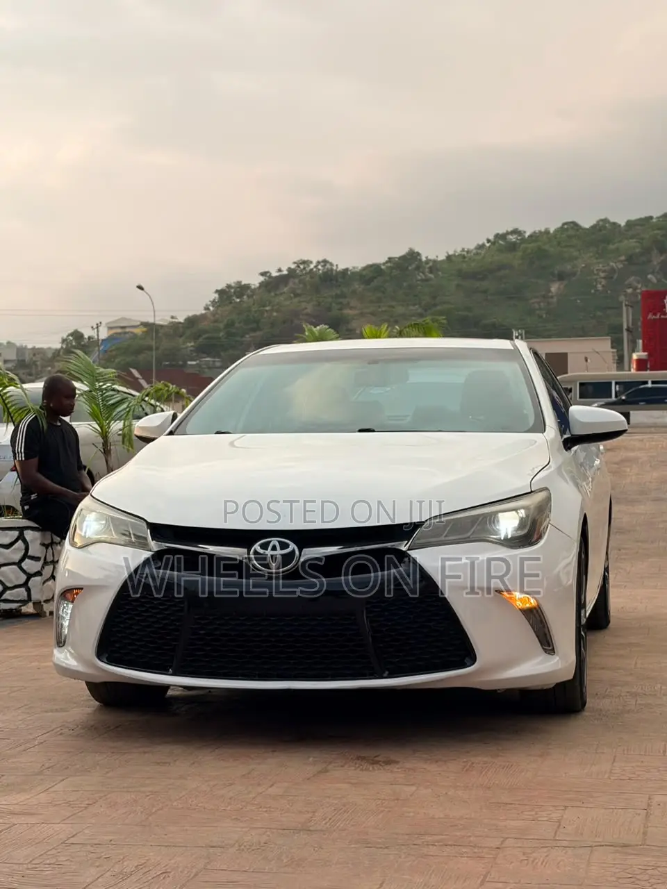 Toyota Camry XLE 4dr Sedan (3.5L 6cyl 6A) 2017 Beige