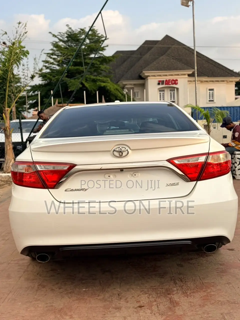Toyota Camry XLE 4dr Sedan (3.5L 6cyl 6A) 2017 Beige