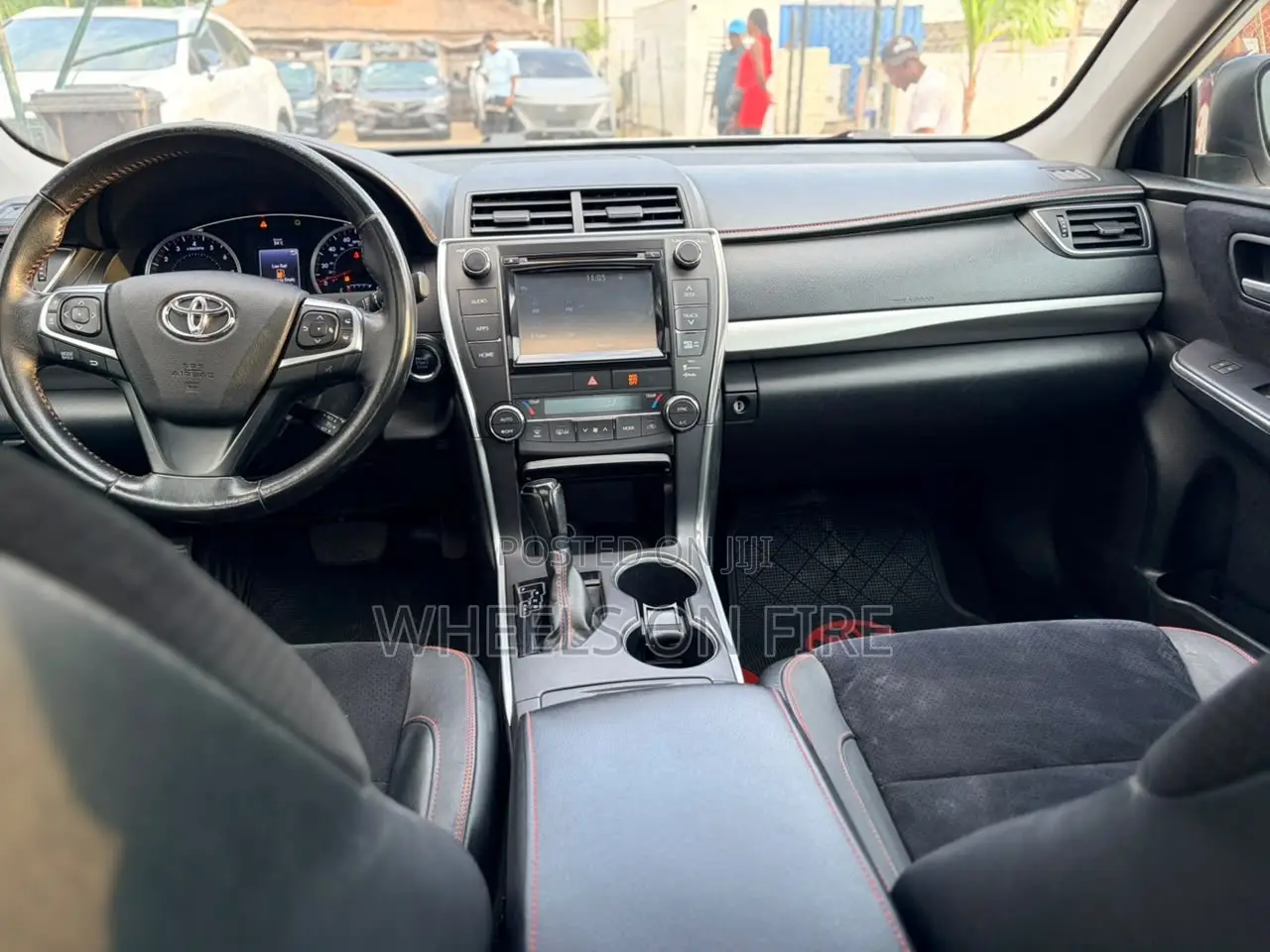 Toyota Camry XLE 4dr Sedan (3.5L 6cyl 6A) 2017 Beige