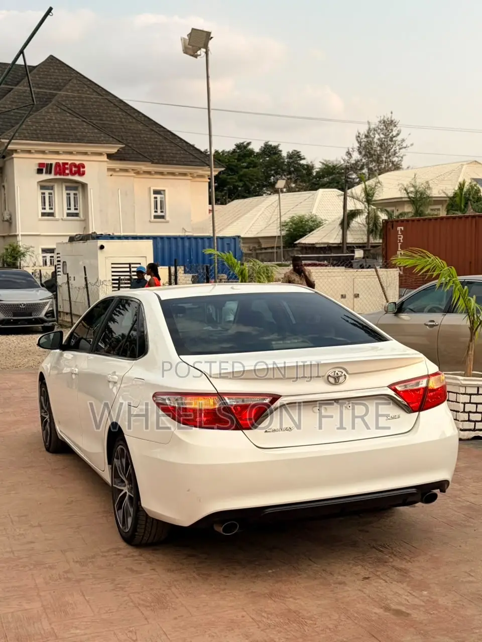 Toyota Camry XLE 4dr Sedan (3.5L 6cyl 6A) 2017 Beige