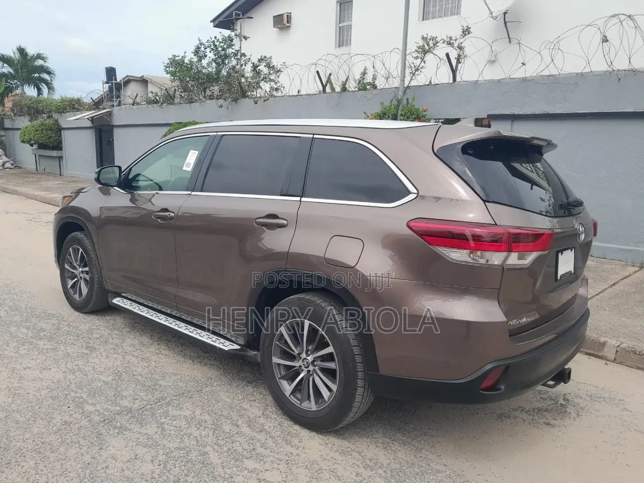 Toyota Highlander XLE 4x4 V6 (3.5L 6cyl 8A) 2017