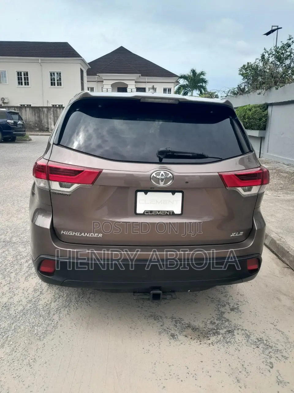 Toyota Highlander XLE 4x4 V6 (3.5L 6cyl 8A) 2017