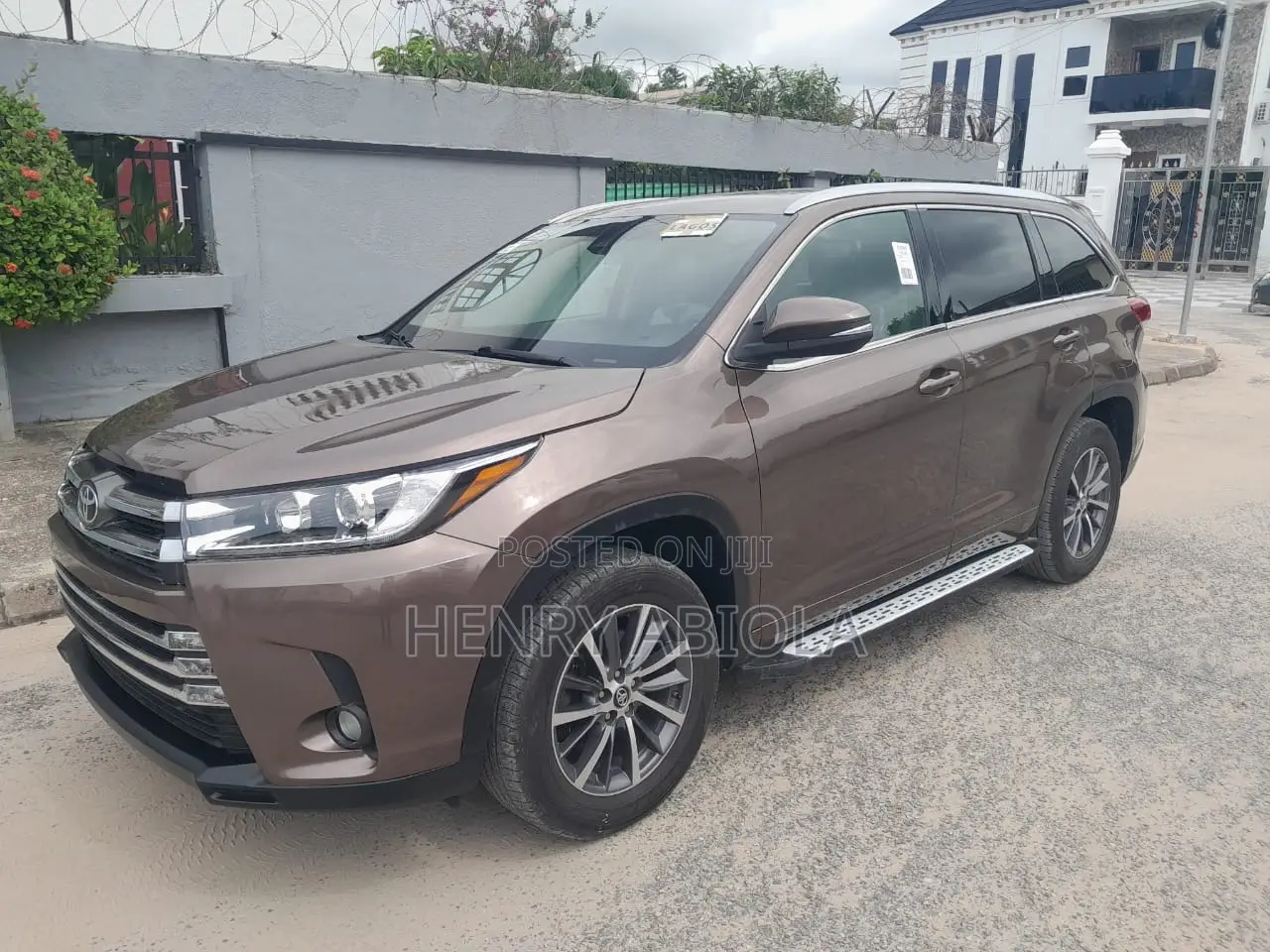 Toyota Highlander XLE 4x4 V6 (3.5L 6cyl 8A) 2017