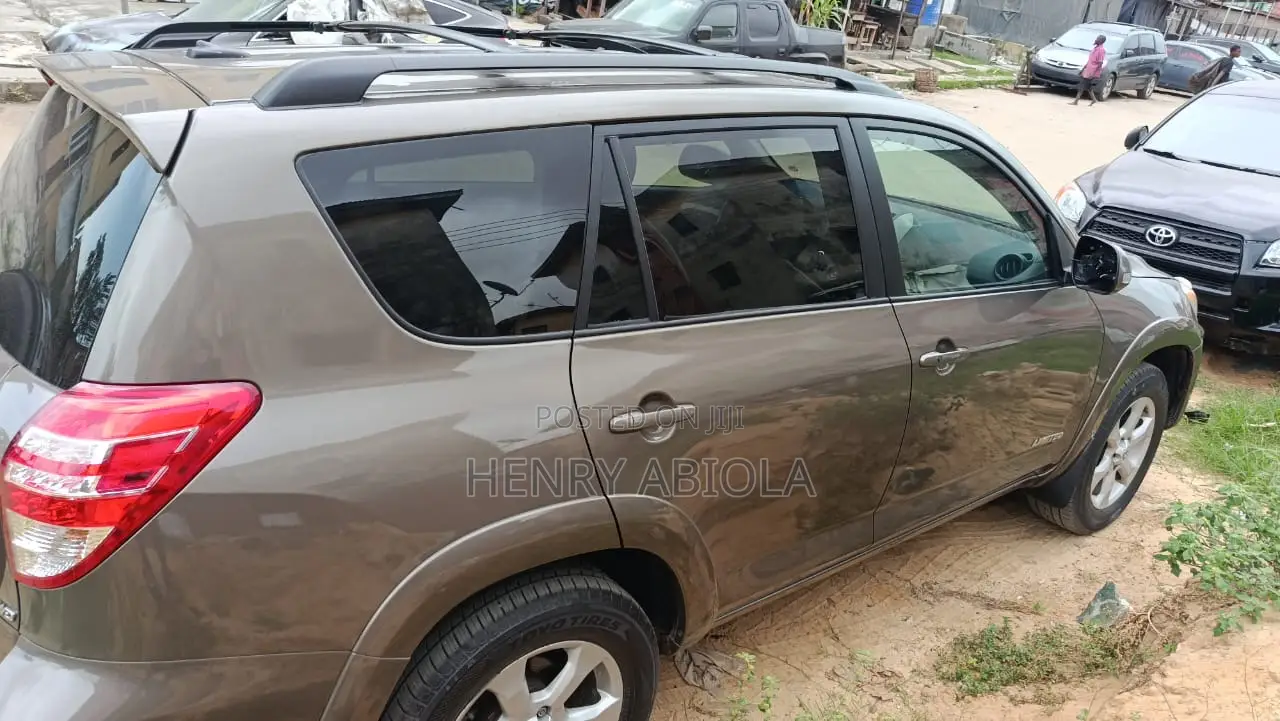 Toyota RAV4 2.5 Limited 4x4 2011 Gold