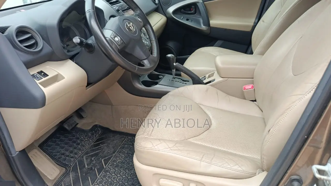 Toyota RAV4 2.5 Limited 4x4 2011 Gold