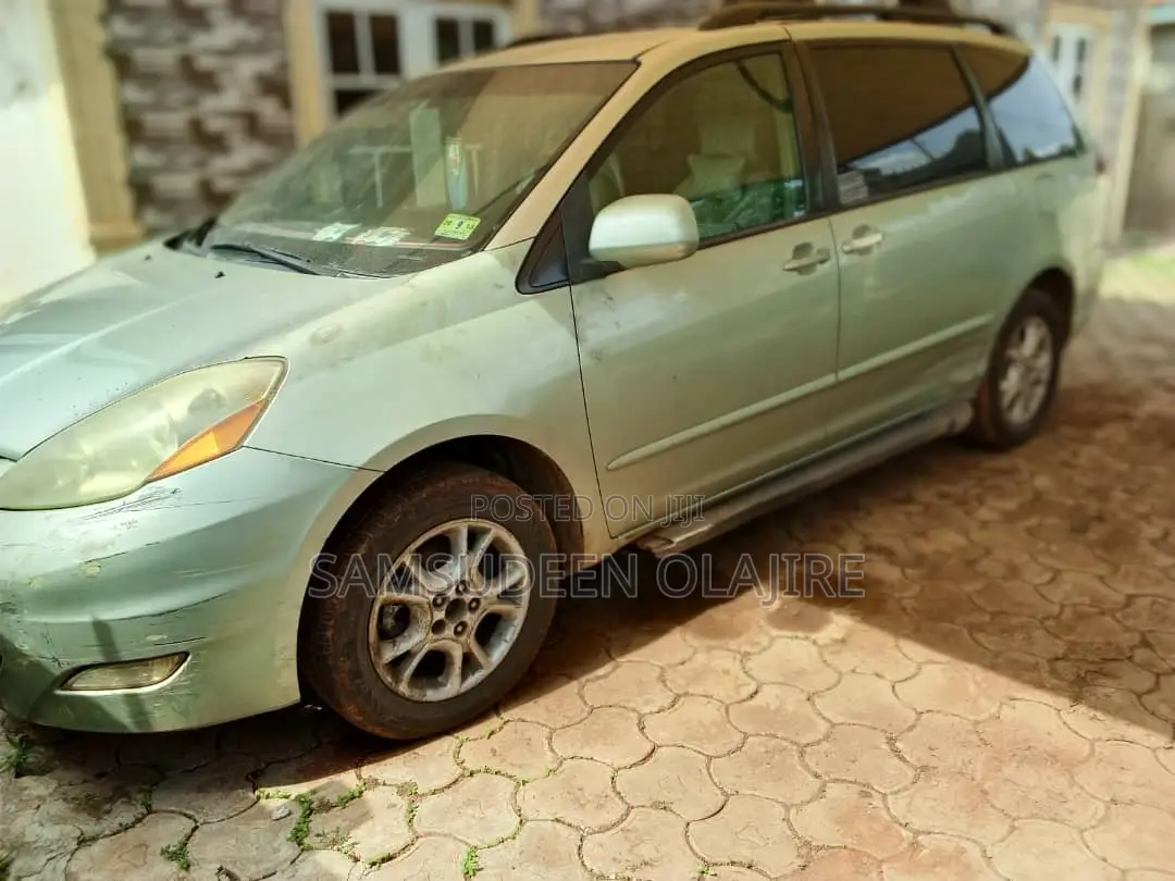 Toyota Sienna XLE FWD 2006 Green