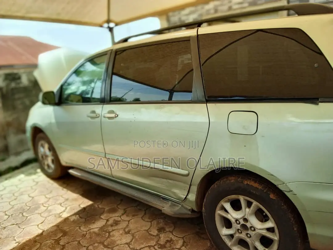 Toyota Sienna XLE FWD 2006 Green