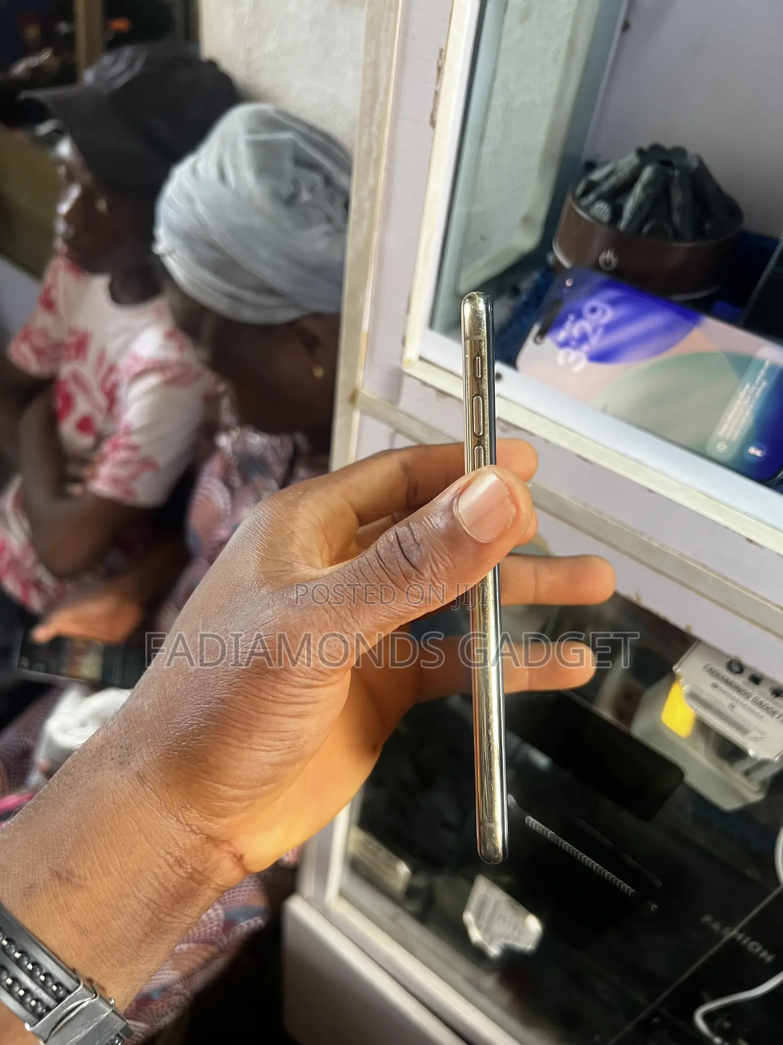 New Apple iPhone XS Max 256 GB Gold