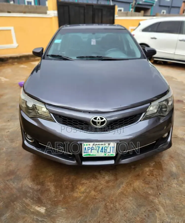 Toyota Camry SE Sport 4dr Sedan w/Prod. End 11/13 (2.5L 4cyl 6A) 2014