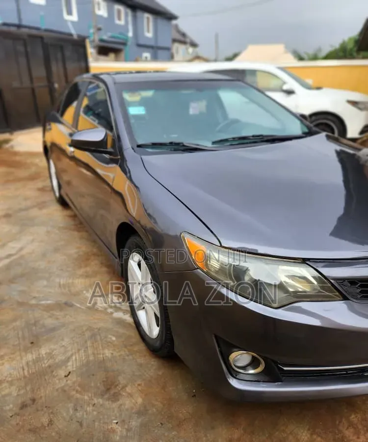 Toyota Camry SE Sport 4dr Sedan w/Prod. End 11/13 (2.5L 4cyl 6A) 2014