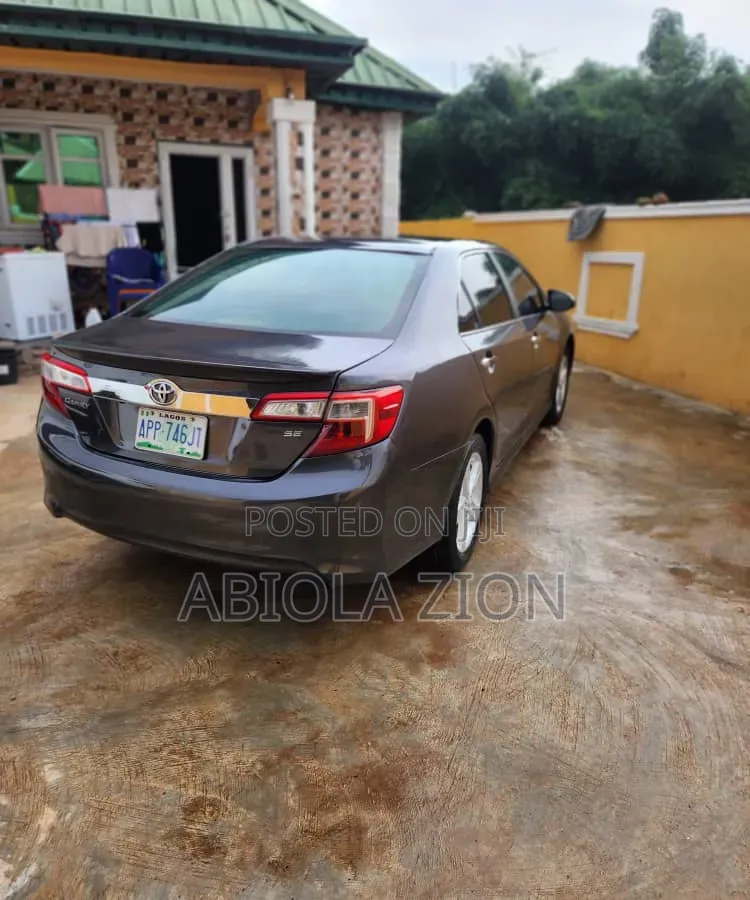 Toyota Camry SE Sport 4dr Sedan w/Prod. End 11/13 (2.5L 4cyl 6A) 2014