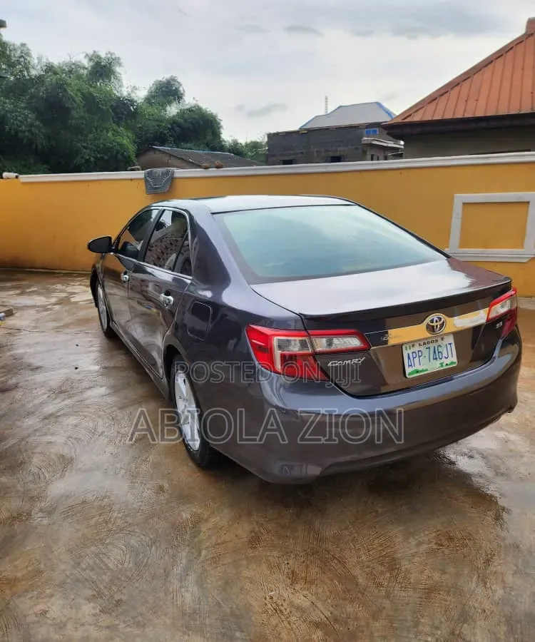 Toyota Camry SE Sport 4dr Sedan w/Prod. End 11/13 (2.5L 4cyl 6A) 2014
